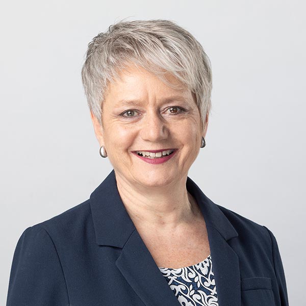 fehr-fehr-jacqueline-bea-far-20210810